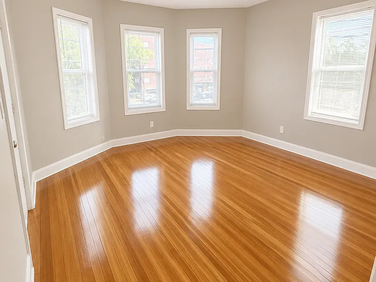 122 Foster St — Photo 3
