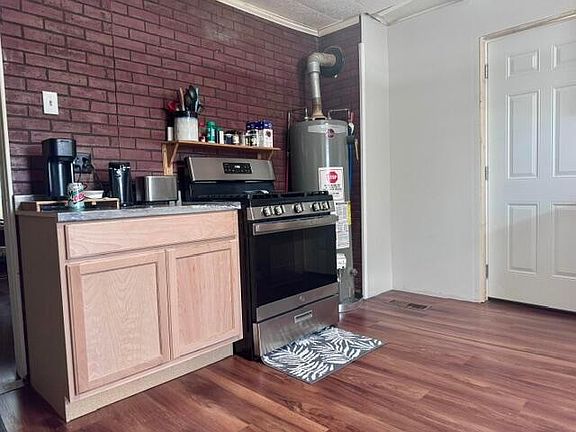 3rd image of 20 Maple St