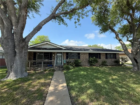 205 Driftwood Dr, Portland, TX 78374