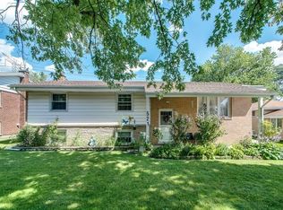 521 Gilbert Dr, Wood Dale, IL 60191
