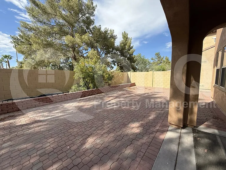 1104 E Gail Dr — Photo 27