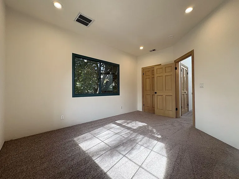 712 Elizabeth Ln — Photo 24
