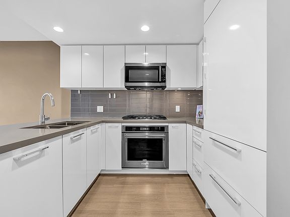 2nd image of 3093 Windsor Gate #2605