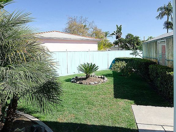 4th image of 4885 Lorraine Dr