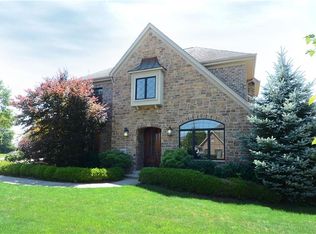 3001 Fallbrook Dr, Coraopolis, PA 15108