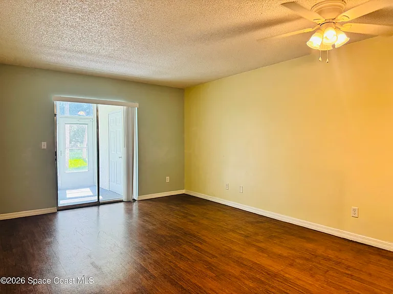 3092 Sir Hamilton Cir #4 — Photo 3