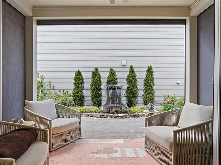 158 Kingwood Dr — Photo 4