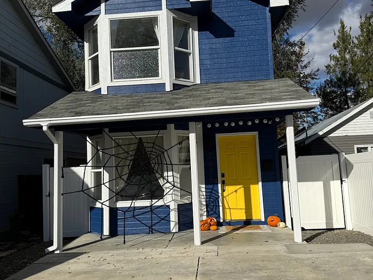 2676 W Ona St — Photo 1