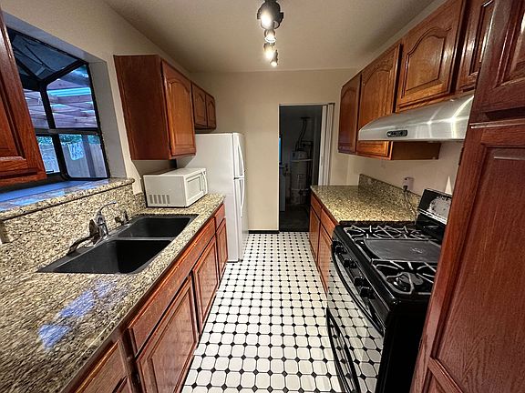 5th image of 318 11th St