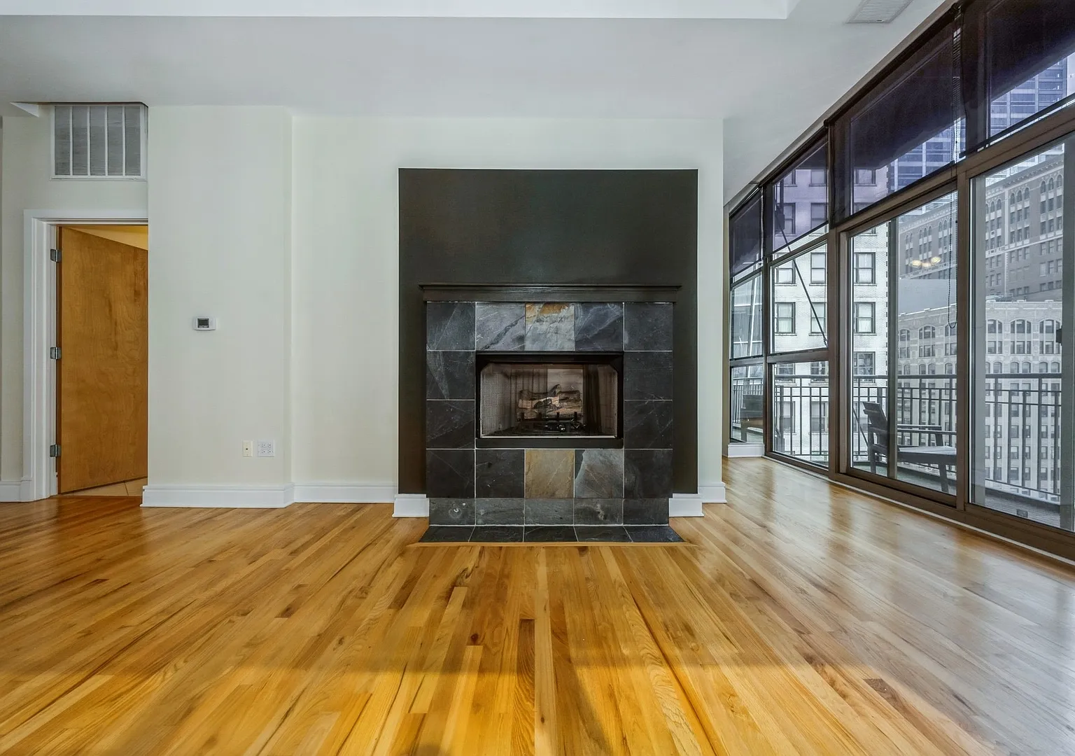 212 W Washington St — Photo 2