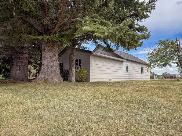 802 2nd St SW, Choteau, MT 59422