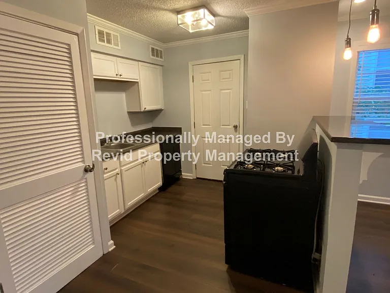 36 N. Auburndale — Photo 7