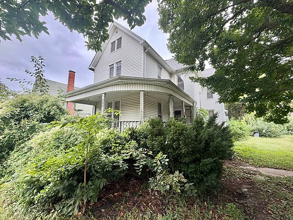 5th image of 203 W Locust St