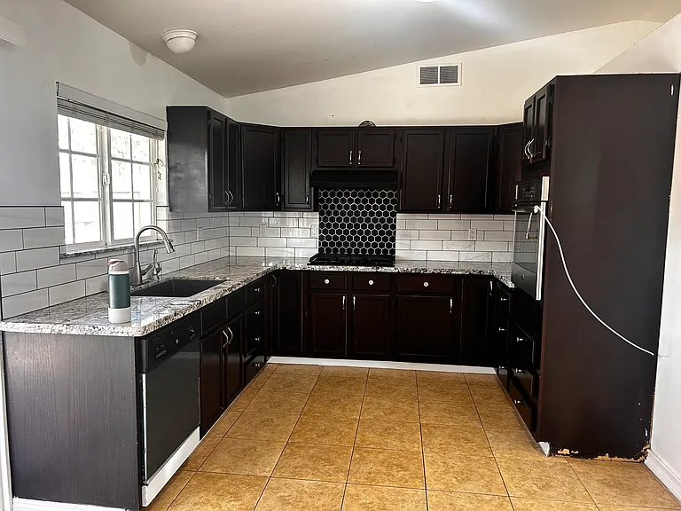861 Calle Camelia — Photo 19