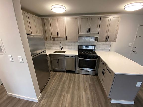 4th image of 212 3rd Ave APT C7