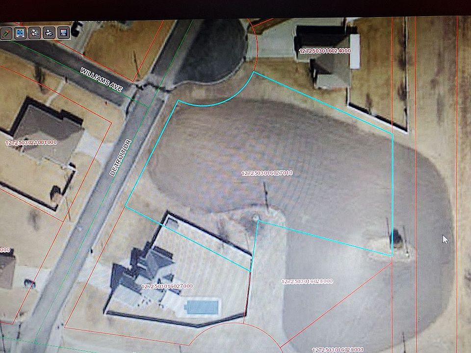 1st image of E Detroit Dr