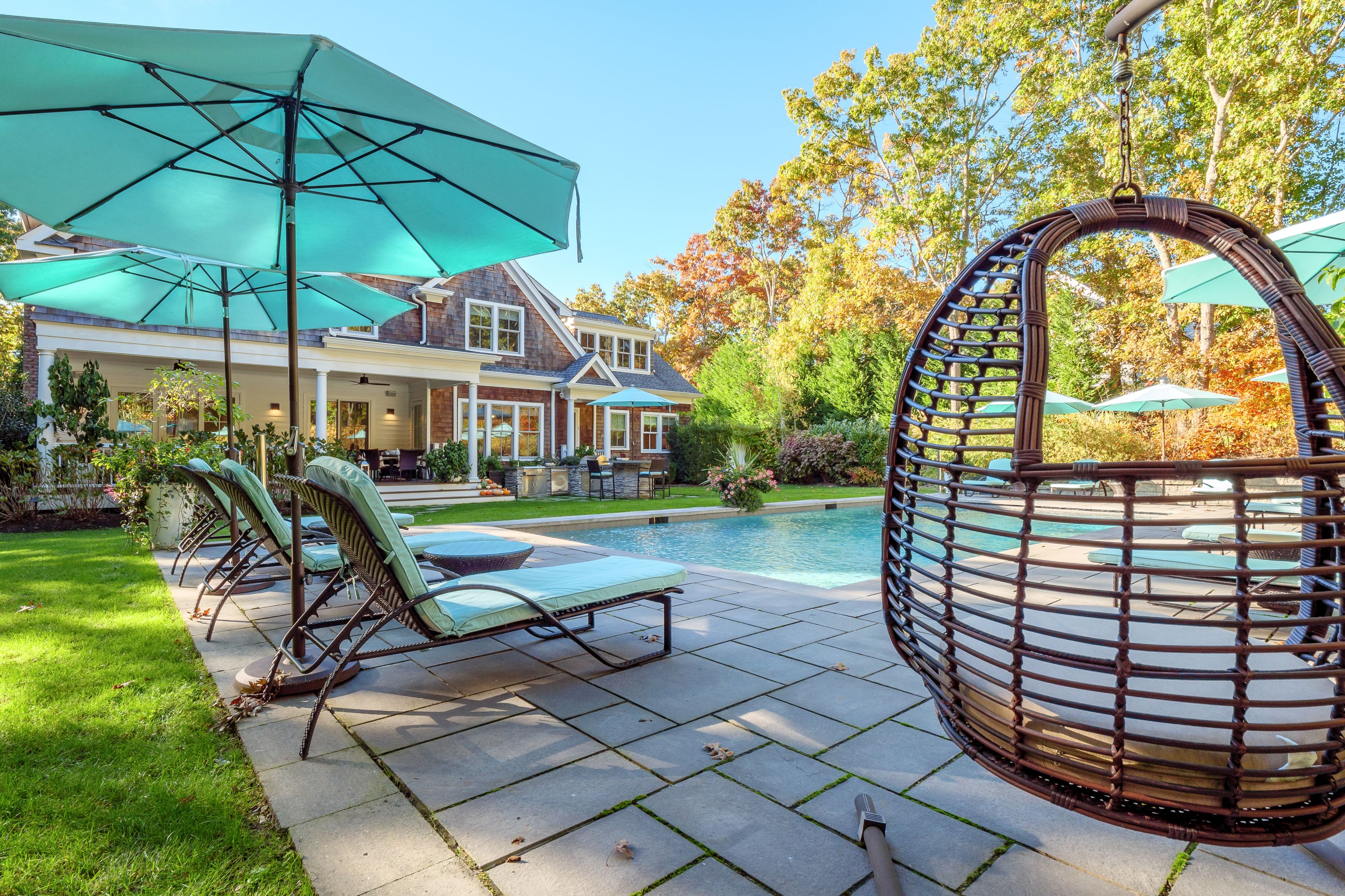 24 Cove Neck Ln, Southampton, NY 11968 Out East