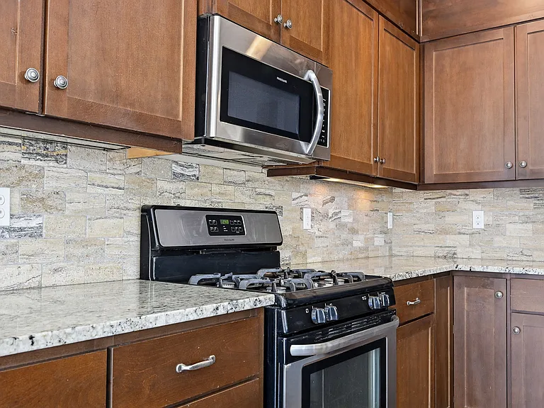 1064 SE Leonel Ln — Photo 11