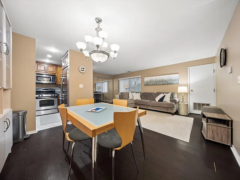 550 Vine Ave #104 — Photo 7