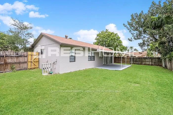 9940 Spanish Isles Dr — Photo 16