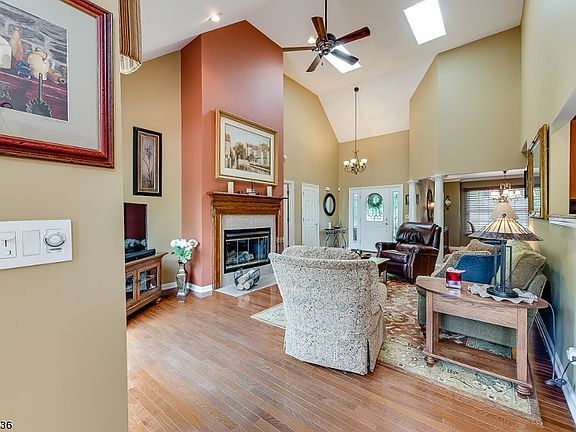 3rd image of 15 Wentworth Ct