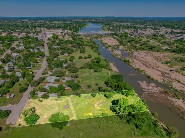 609 E Main Street, Llano, TX 78643