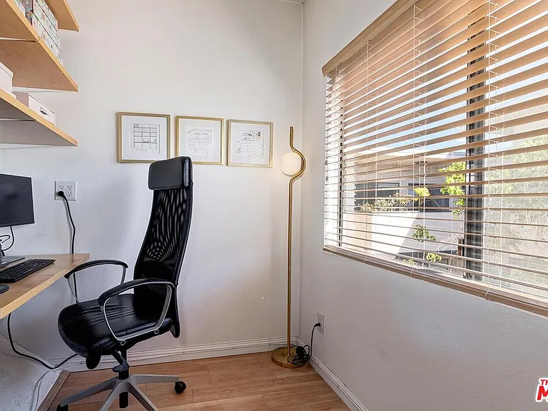 5805 Whitsett Ave #206 — Photo 4