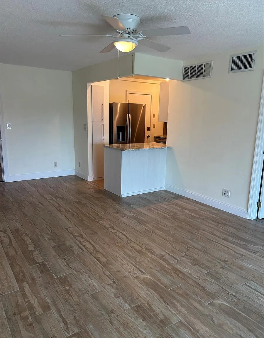 1 bed, 725 sqft, $1,700 — Photo 3