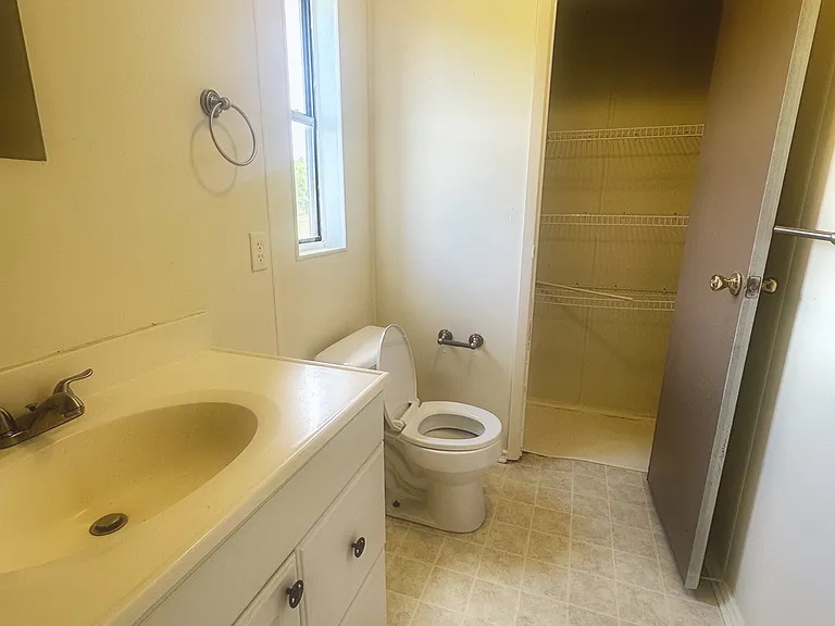 12457 FM 1392 — Photo 8
