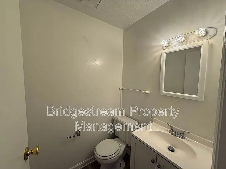 955 Taylorsview Dr — Photo 8