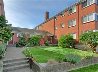 4405 SW Alaska St APT 102, Seattle, WA 98116