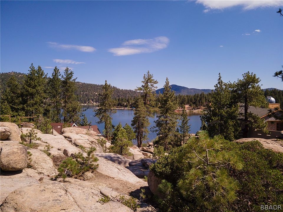 1st image of 815 Cove Dr