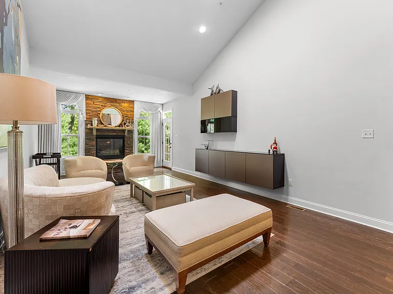 433 Fairmont Dr — Photo 13