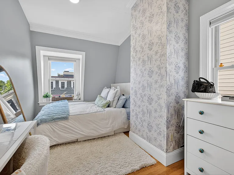 532 E 4th St #2 — Photo 20