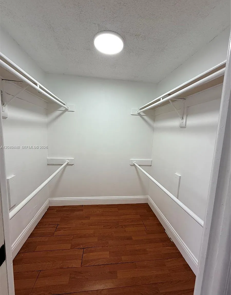 2 bed, 965 sqft, $1,950 — Photo 3