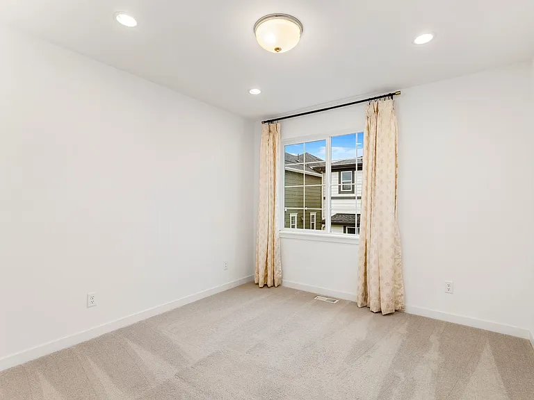 14102 271st Pl NE — Photo 15