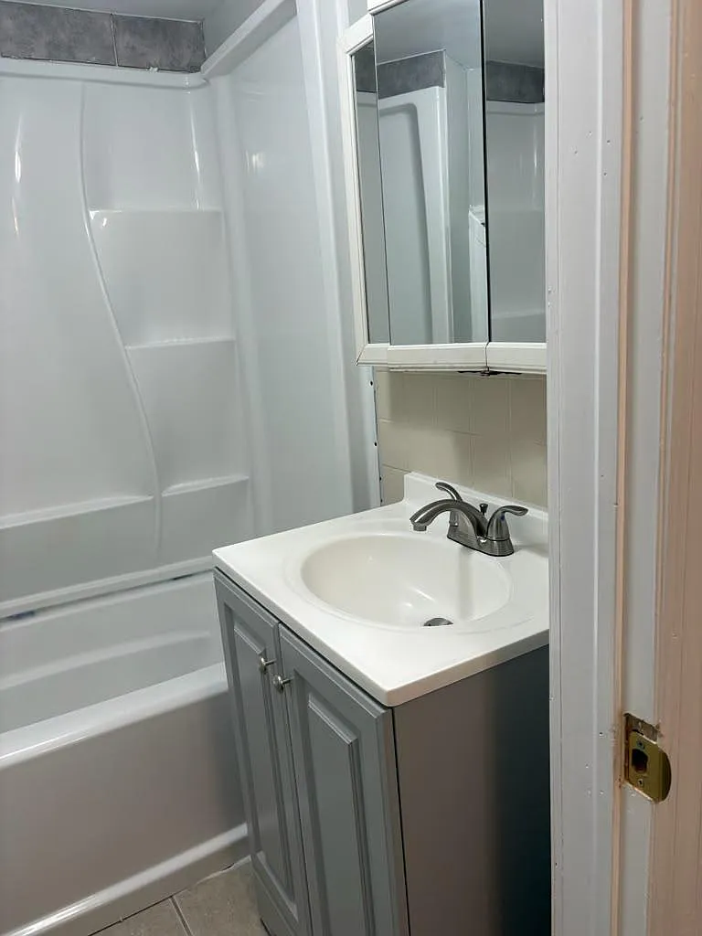 126 Leonard Ave — Photo 2