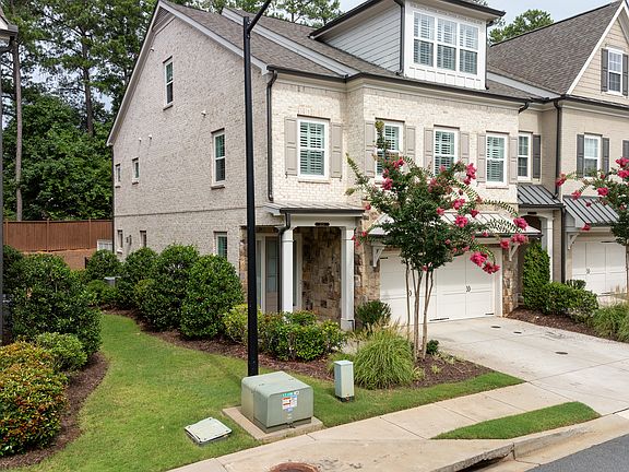 2nd image of 3231 Artessa Ln NE