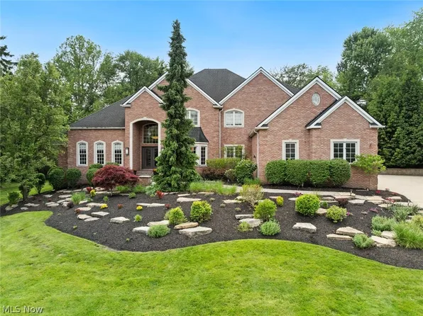 4725 Maidstone Dr, Brecksville, OH 44141