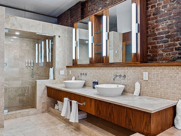 10 E 14th St #6 — Photo 37