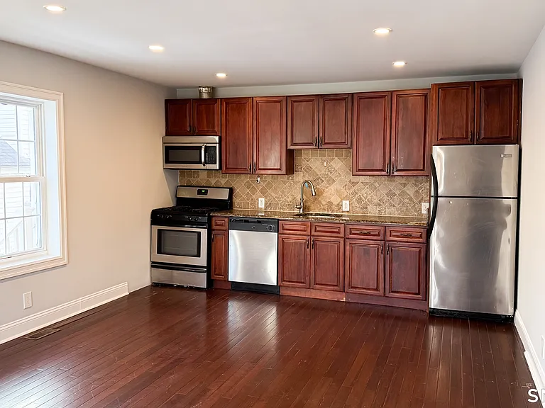 271 Seaside Ave #A — Photo 3