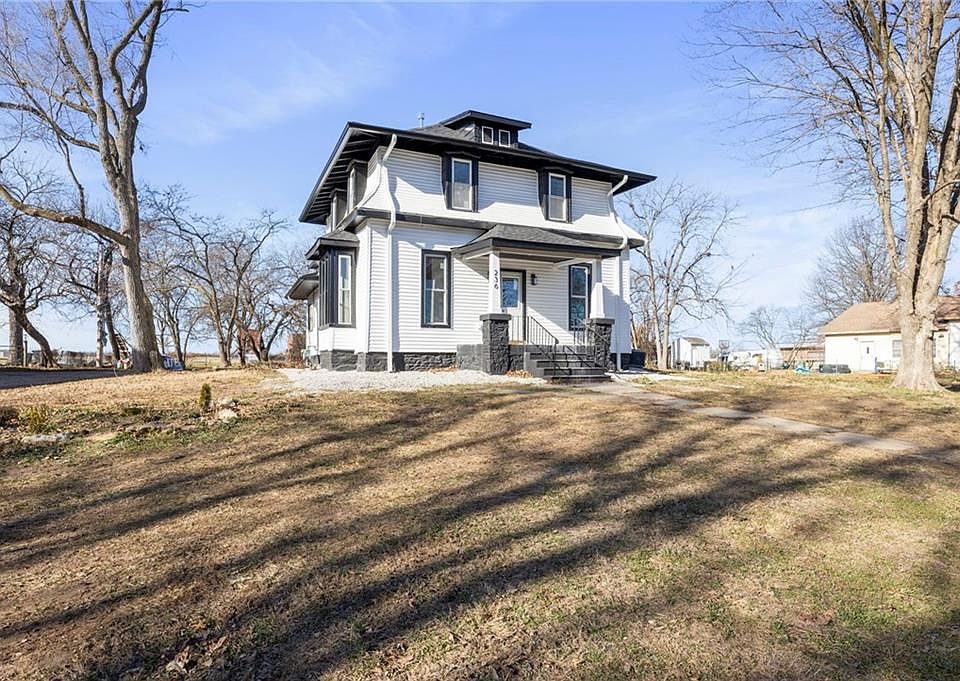 s*6様 house on the hill 90tops 236 S Ash St, Ottawa, KS 66067 | MLS #2591718 | Zillow