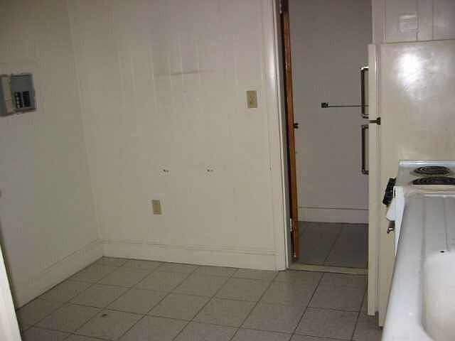 2nd image of 311 Beacon St APT 5