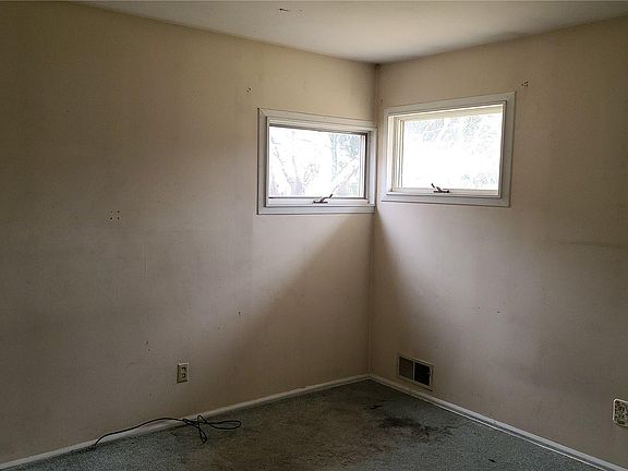 5th image of 25 Neptune Ave E