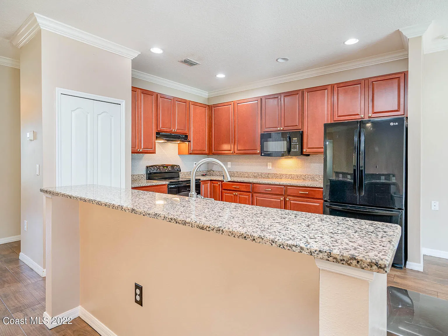 4 bed, 3.0 bath, 2428 sqft, $3,000 — Photo 4