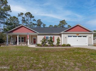 106 Magnolia Ln, Hubert, NC 28539