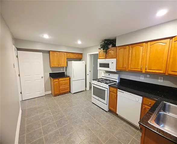 6840 Catina St — Photo 7