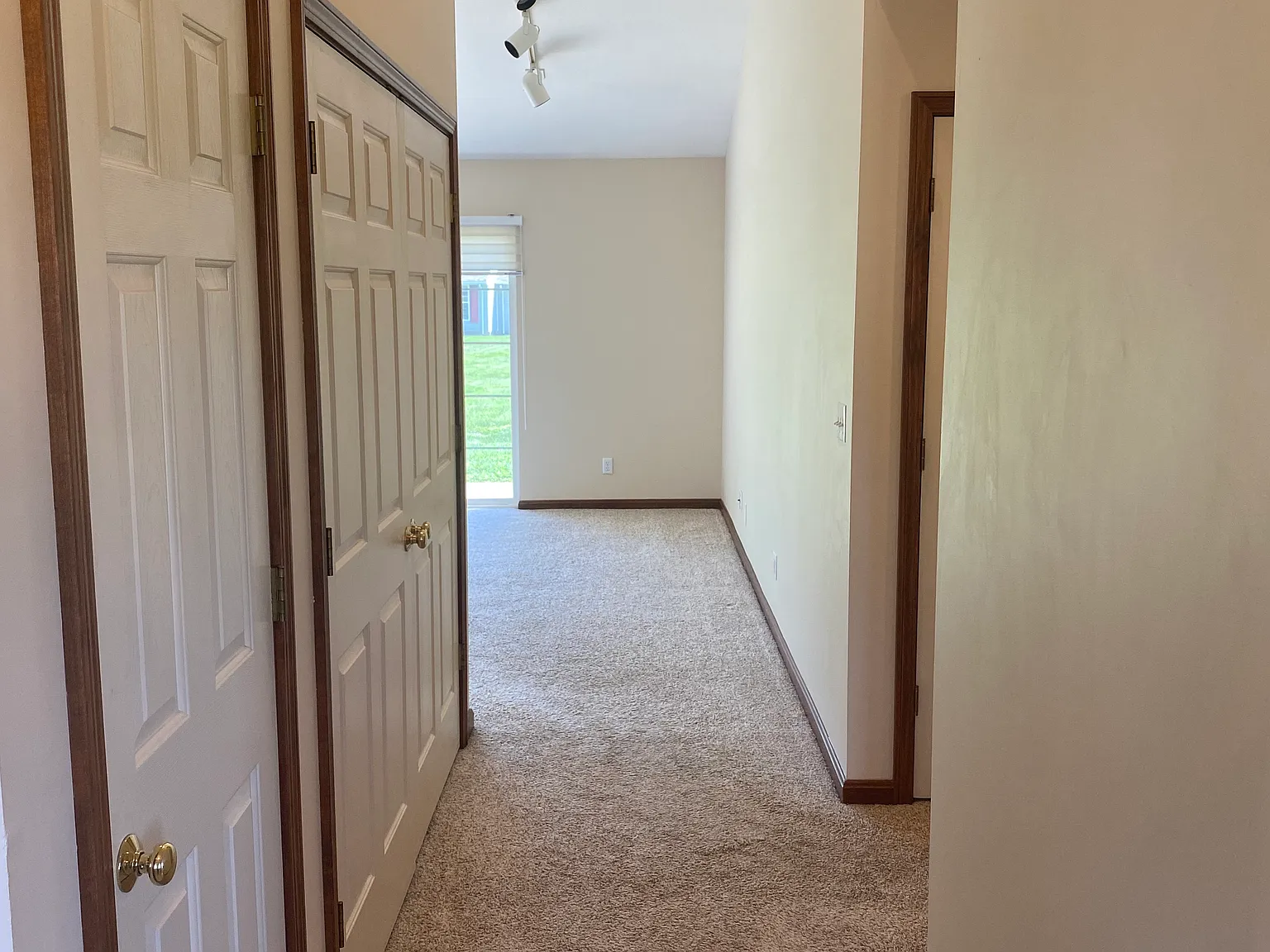 3 bed, 1400 sqft, $1,850 — Photo 3