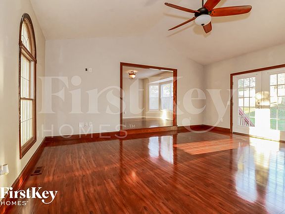 4th image of 994 Sunset Farms Ct