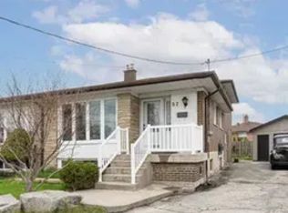 52 Goldsboro Rd, Toronto, ON M9L1A7